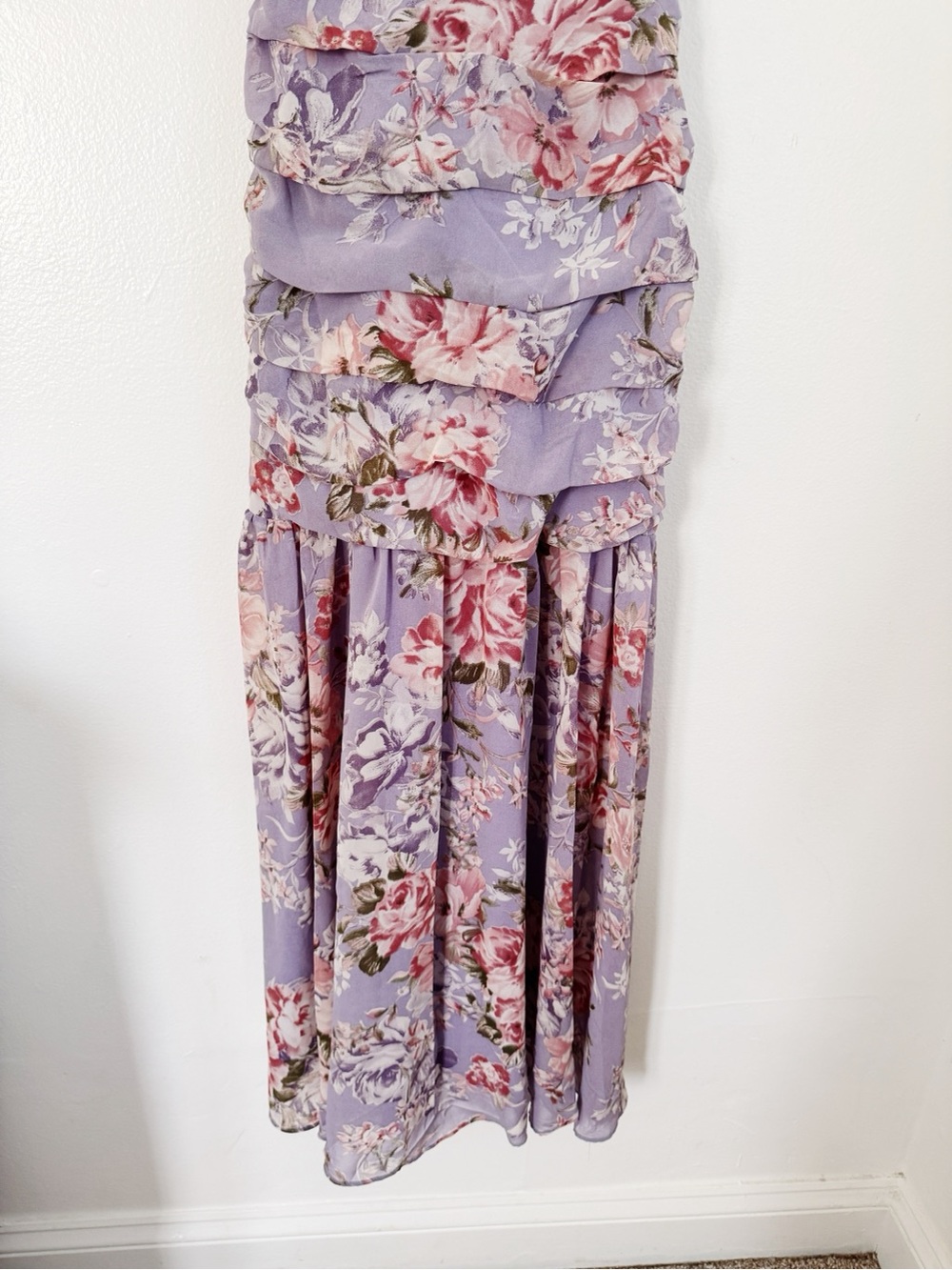 Astr Ruched Ruffle Maxi Dress
Size XS Nwot - Picture 11 of 11